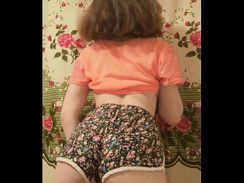 ❤️ Sexi mladá kočka si vyzlieka šortky pred kamerou ❤ Jedinečné porno na nás