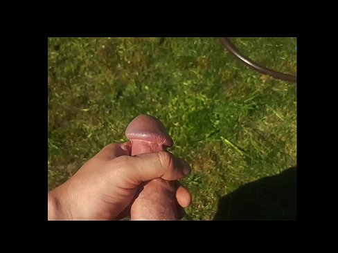 ❤️ Horúca kočka si nechá jebnúť ružovú kundičku a vystrieka sa so squirtom v letnej záhrade ❤ Jedinečné porno na nás