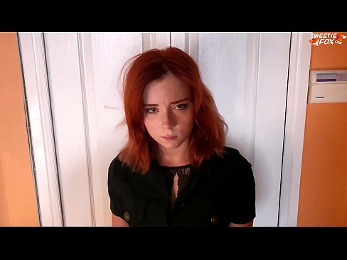 ❤️ Ochranka potrestala peknú ženu za krádež v obchode - sperma v ústach ❤ Jedinečné porno na nás