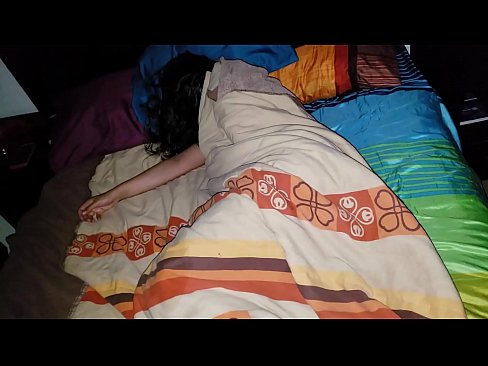 ❤️ Nevlastný syn nadáva svojej mladej nevlastnej matke, zatiaľ čo ona spí. ❤ Jedinečné porno na nás