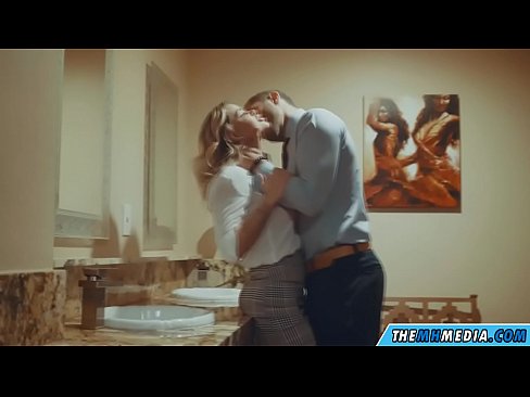 ❤️ Keď vás prsnatá blondínka zvádza na verejných toaletách ❤ Jedinečné porno na nás